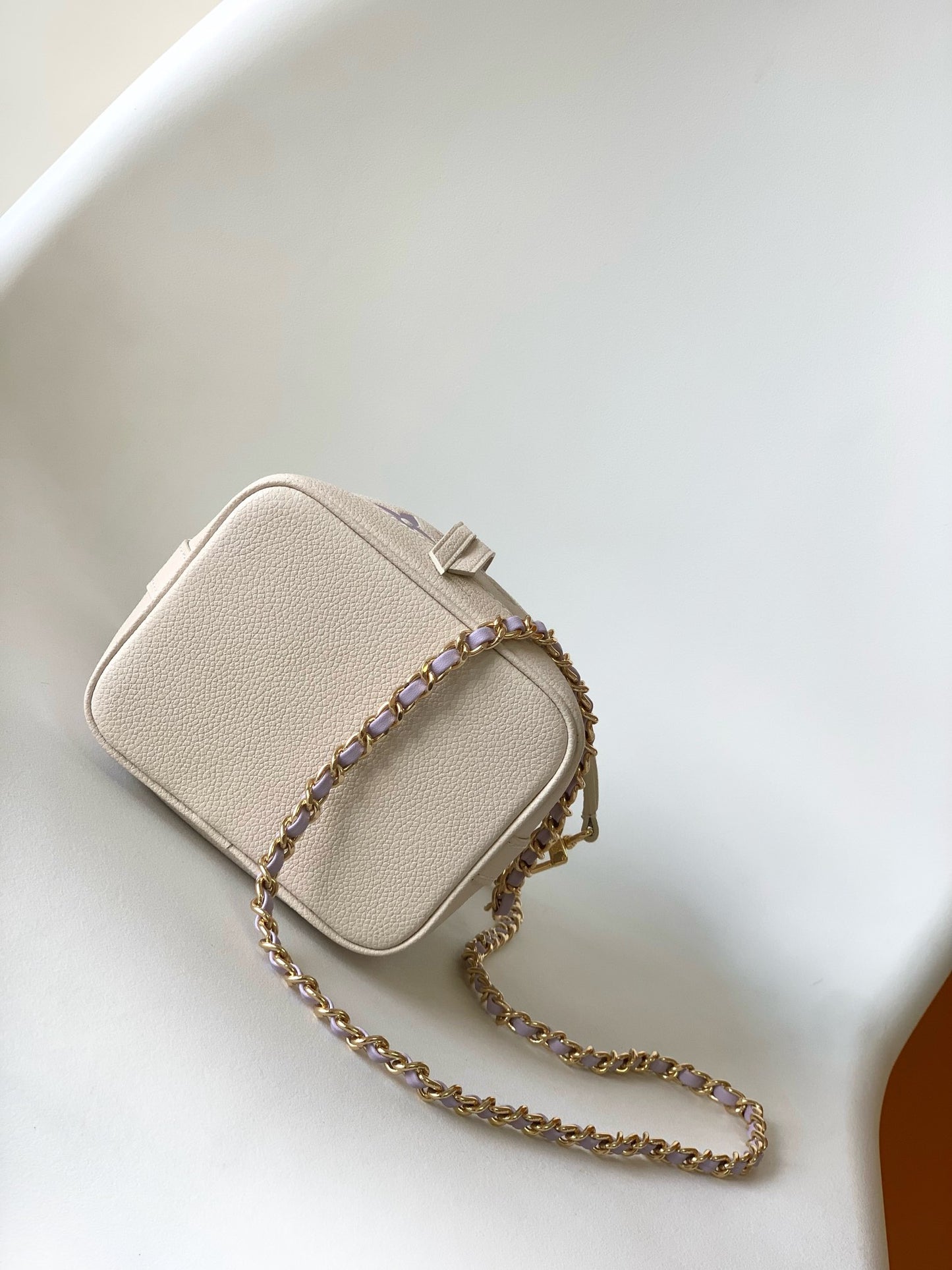 Louis Vuitton White and Lavender Monogram Leather Bucket Bag with Gold Chain Strap
