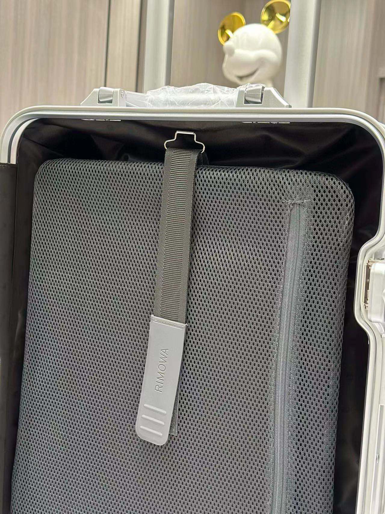 Grooved Hardside Silver Spinner Carry-On Luggage Suitcase