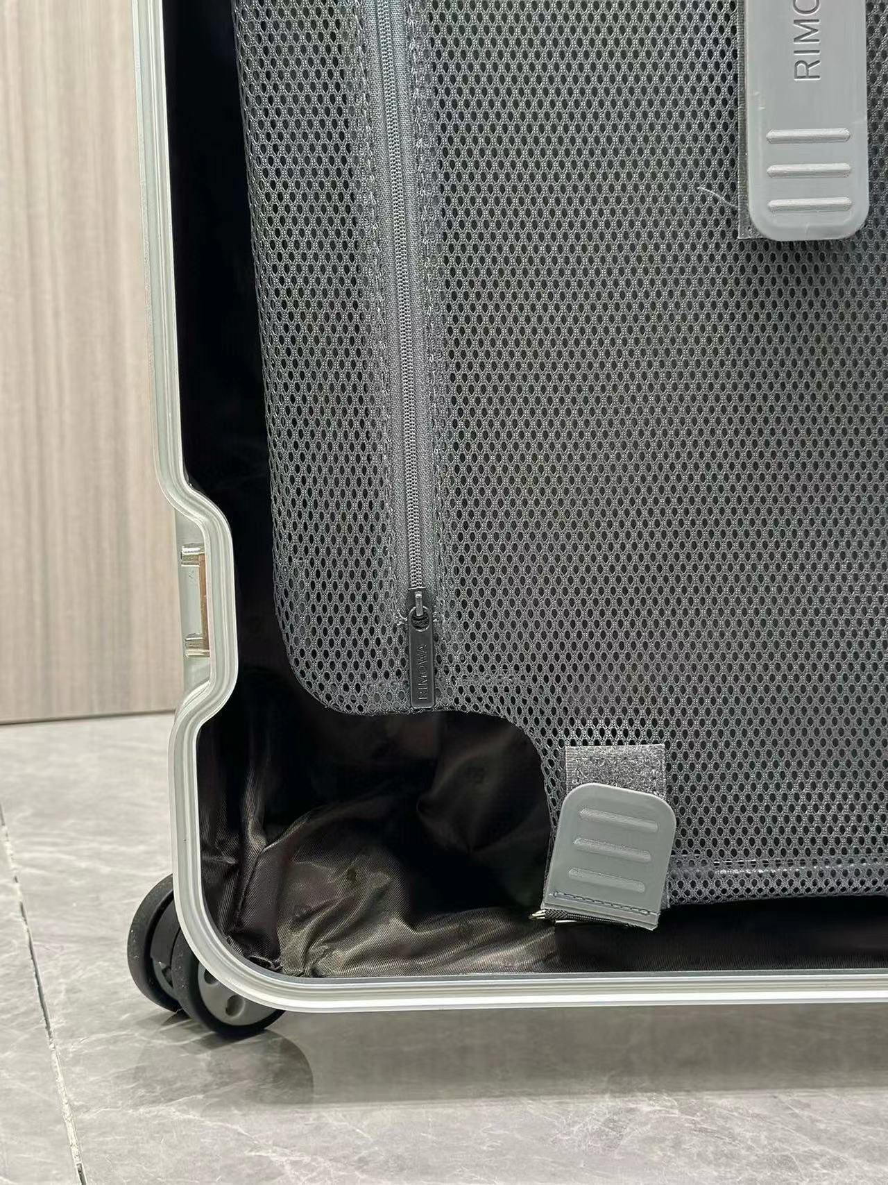 Grooved Hardside Silver Spinner Carry-On Luggage Suitcase