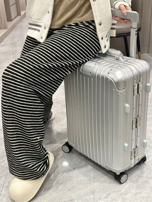 Modern Silver Hardside Spinner Carry-On Travel Suitcase