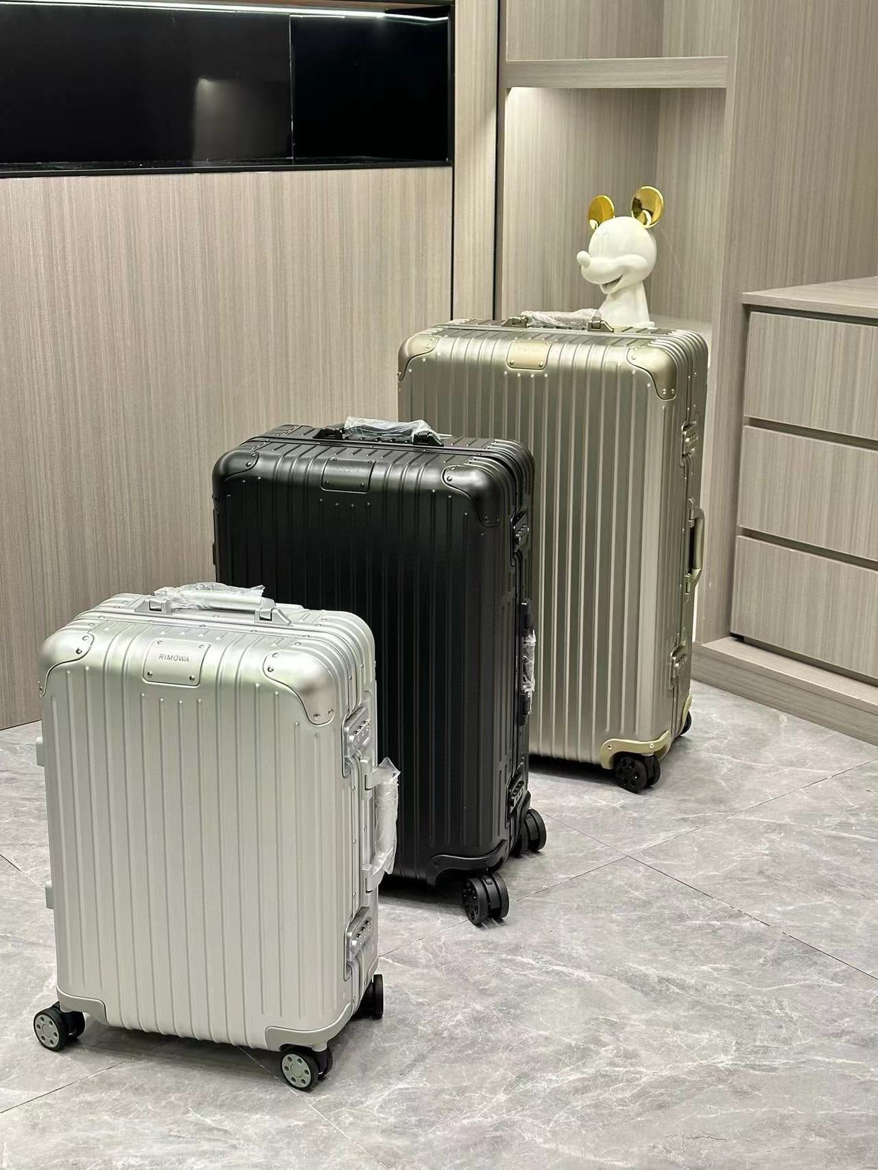 Modern Grooved Hardshell Spinner Suitcase Set for Travel