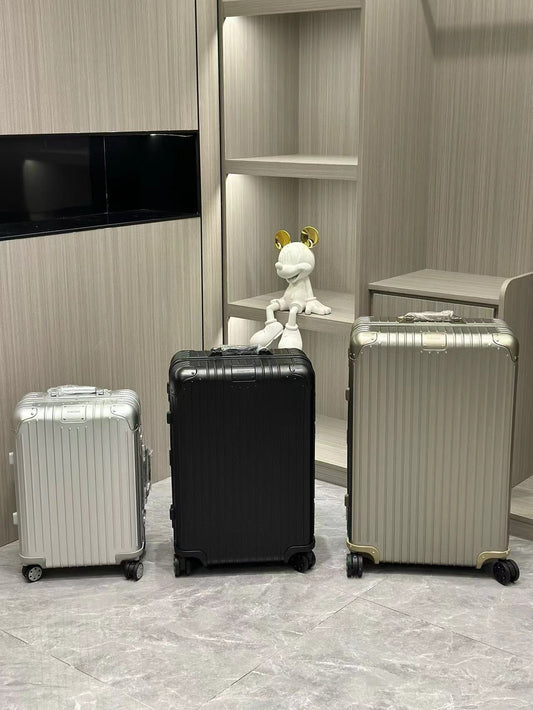 Modern Grooved Hardshell Spinner Suitcase Set for Travel