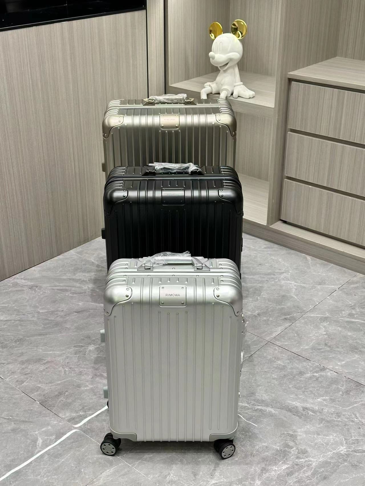 Modern Grooved Hardshell Spinner Suitcase Set for Travel