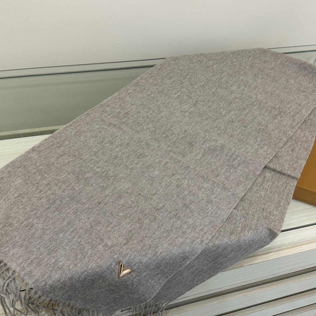 Women's Light Grey Soft Cashmere Feel Winter Scarf - Warm Oversized Pashmina Shawl with Fringe