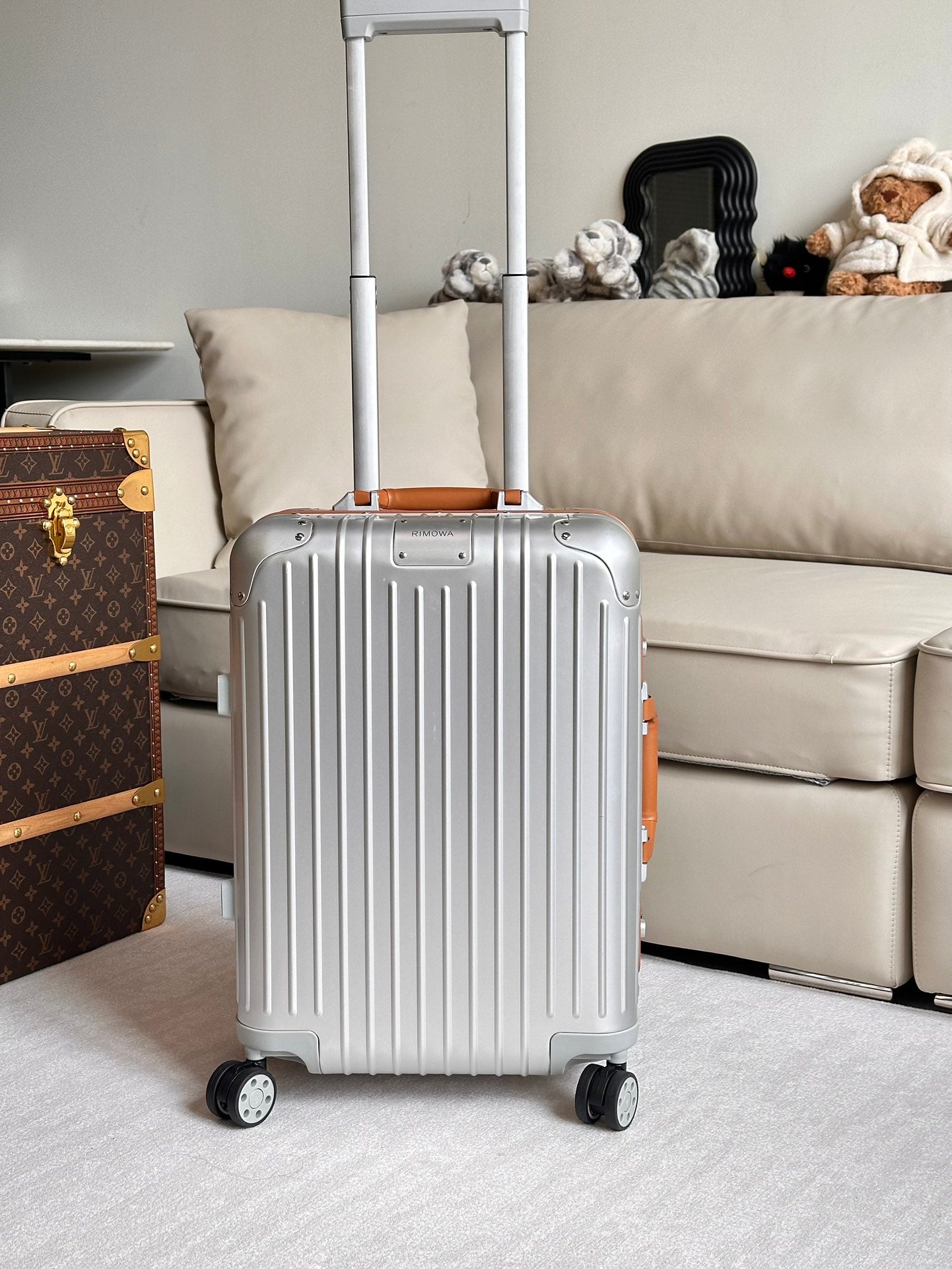 Modern Silver Hardside Spinner Suitcase Carry-On Luggage