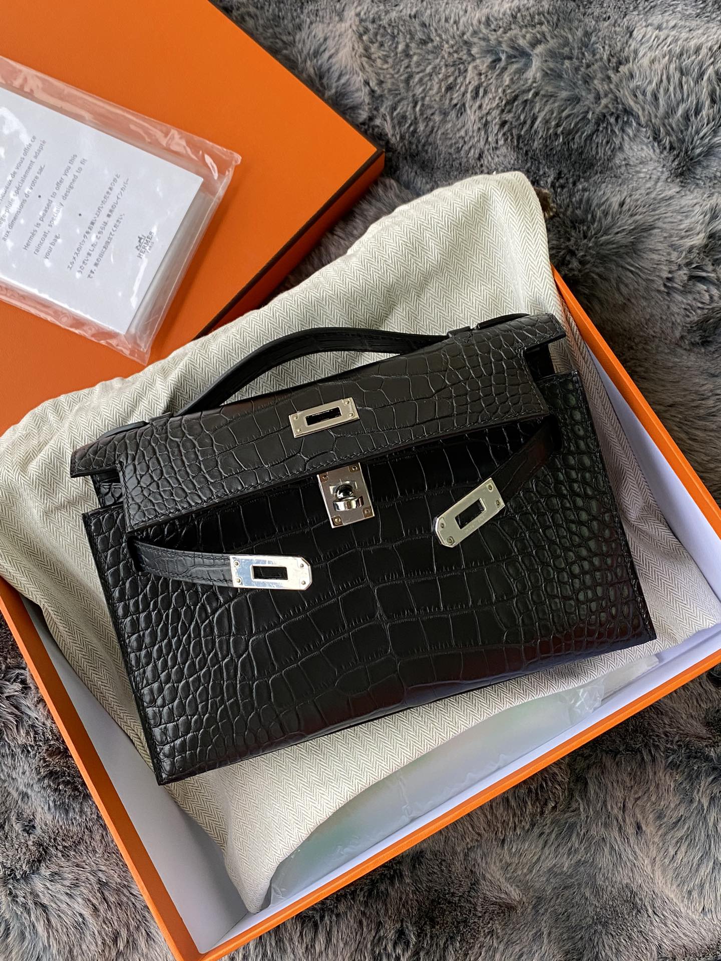 Luxury Black Crocodile Matte Leather Handbag with Silver Turn-Lock Hardware