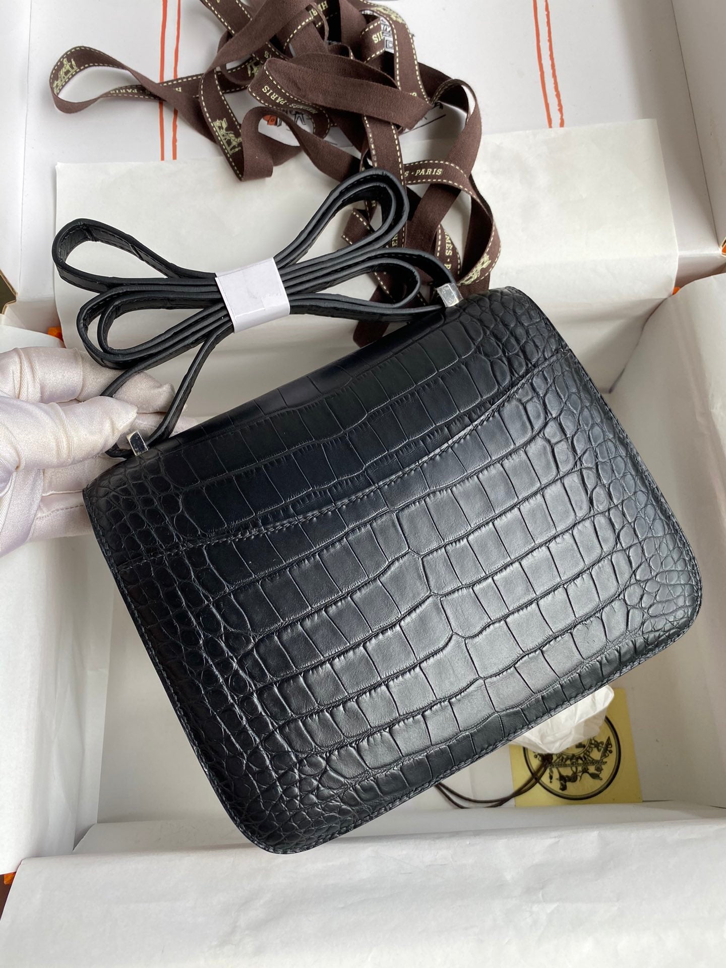 Luxury Black Crocodile Pattern Leather Crossbody Bag with Silver H-Buckle Clasp