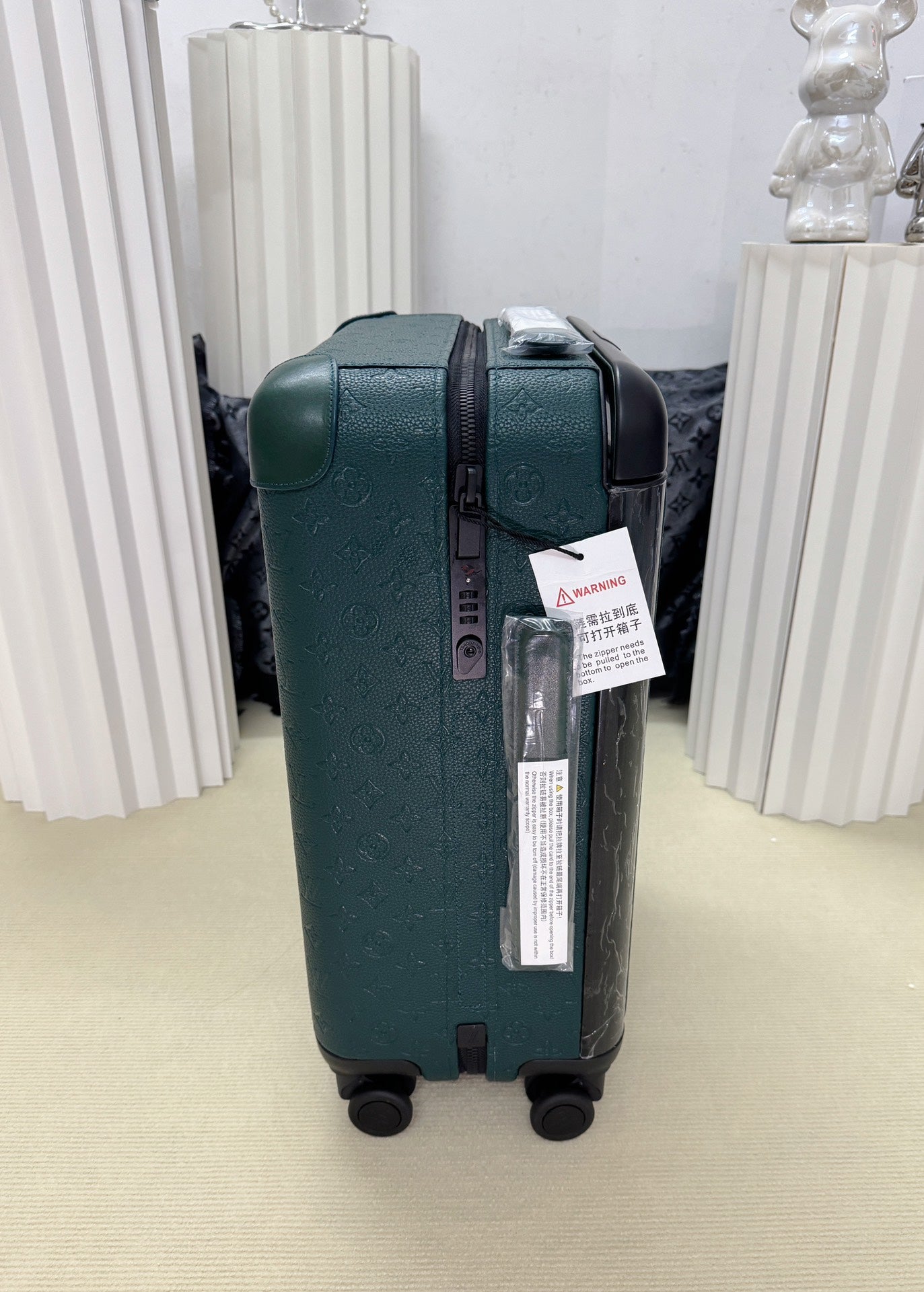Dark Green Textured Hardshell Spinner Suitcase Rolling Travel Bag