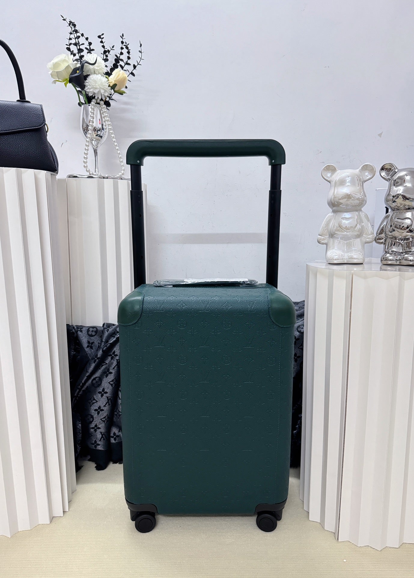 Dark Green Textured Hardshell Spinner Suitcase Rolling Travel Bag