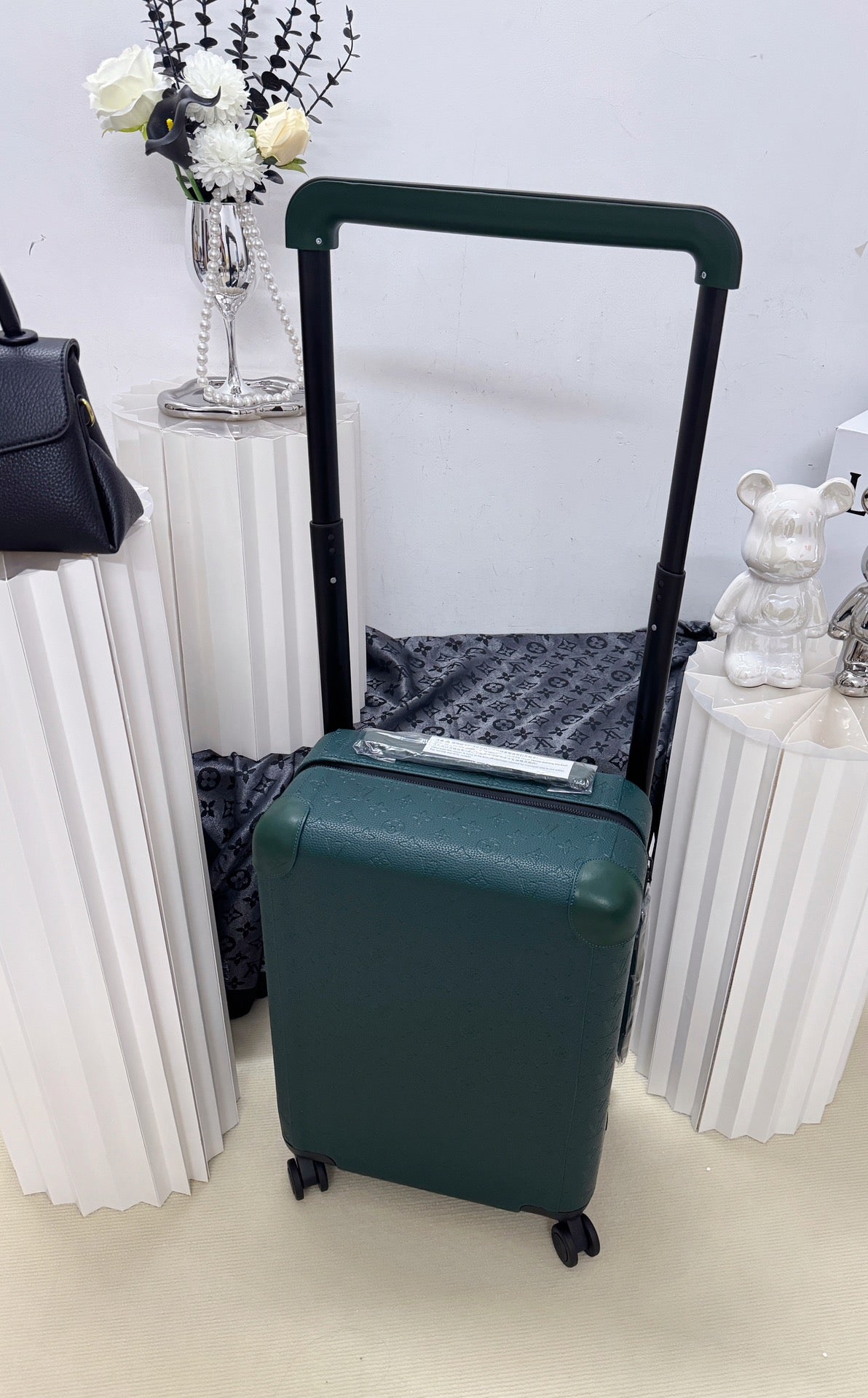 Dark Green Textured Hardshell Spinner Suitcase Rolling Travel Bag