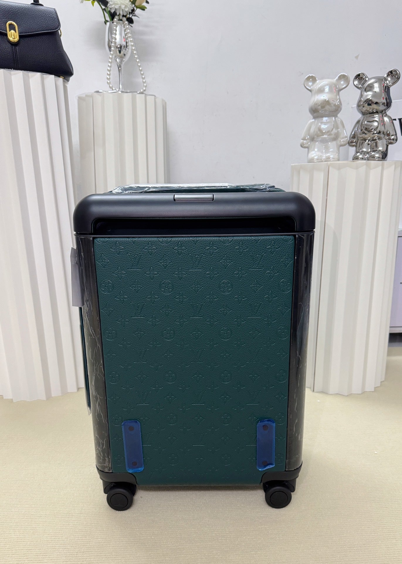 Dark Green Textured Hardshell Spinner Suitcase Rolling Travel Bag