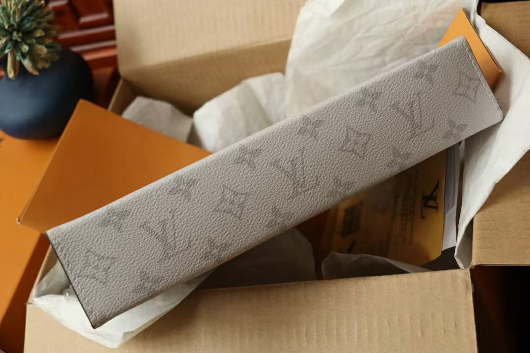 Louis Vuitton Classic White Monogram Canvas Clutch Bag Zippered Pouch
