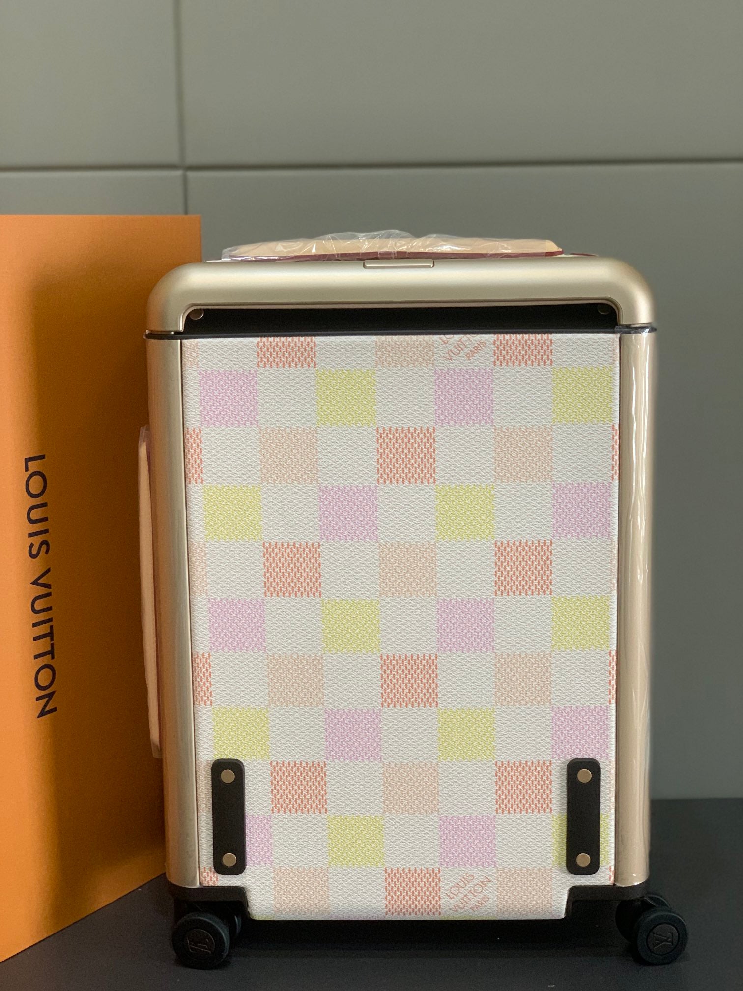 Pastel Checkerboard Hardshell Spinner Suitcase Carry-On Travel Luggage