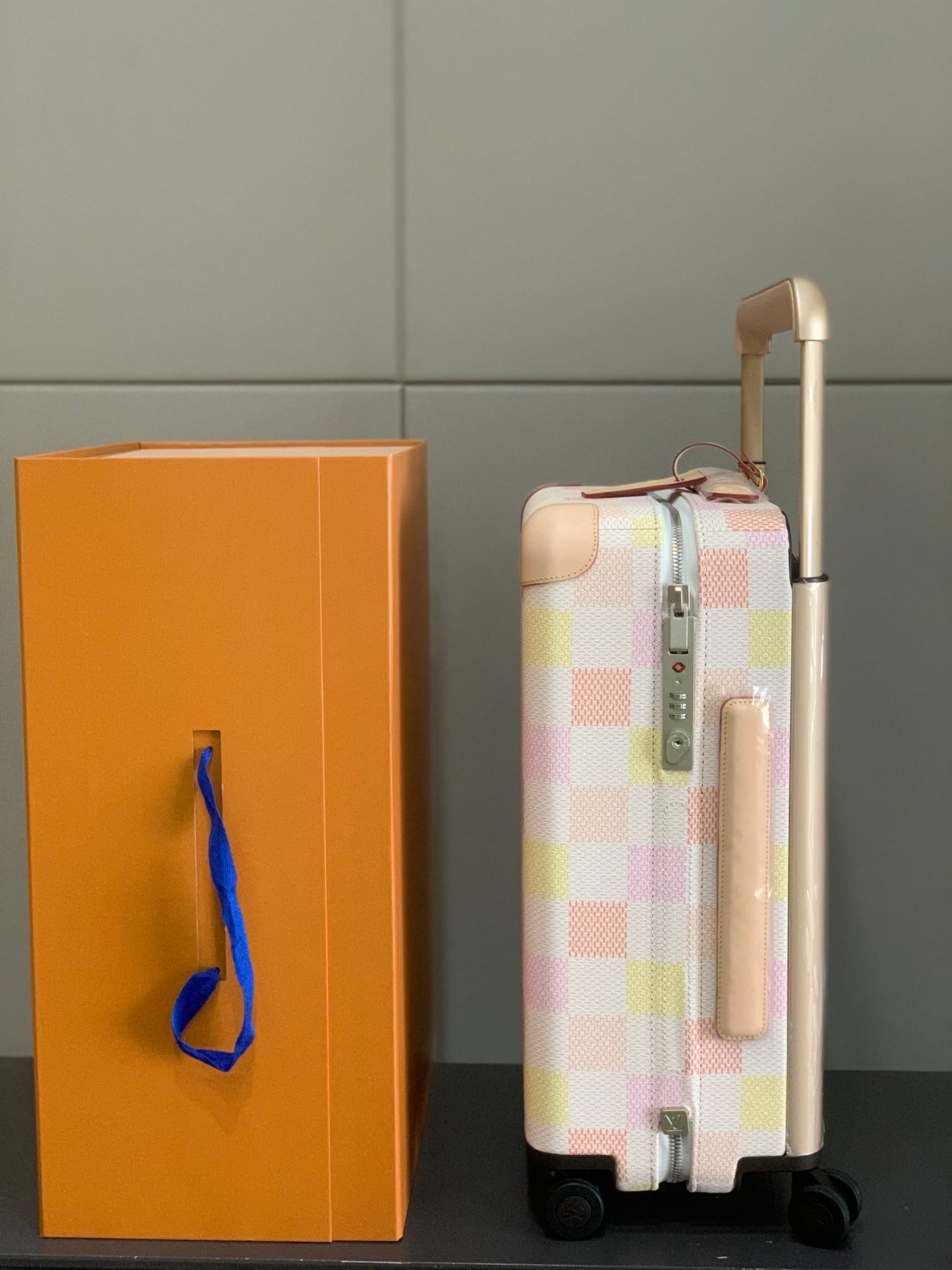 Pastel Checkerboard Hardshell Spinner Suitcase Carry-On Travel Luggage