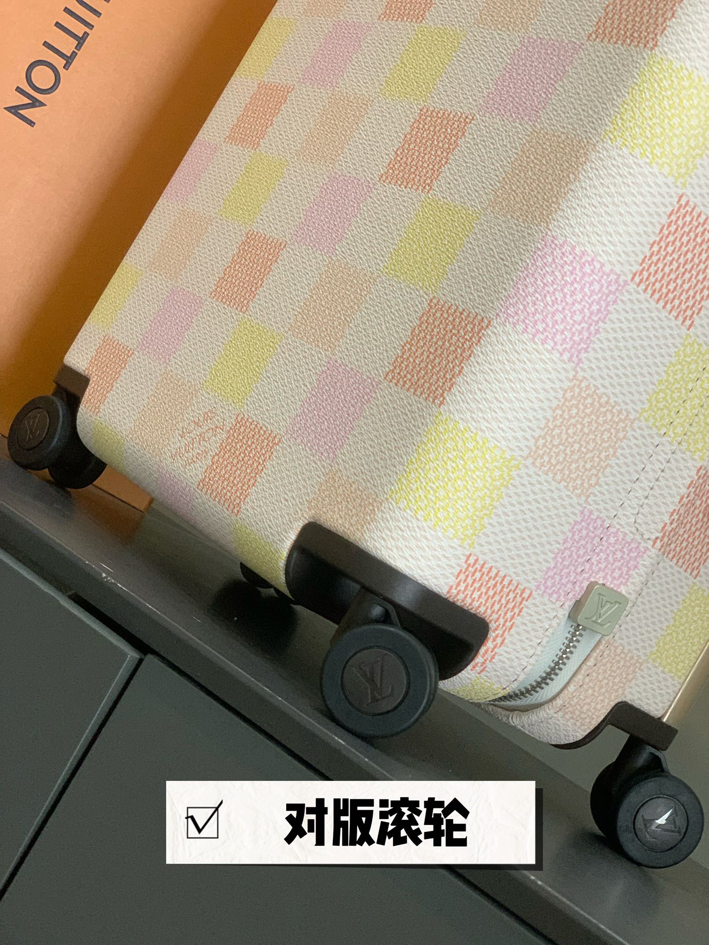 Pastel Checkerboard Hardshell Spinner Suitcase Carry-On Travel Luggage