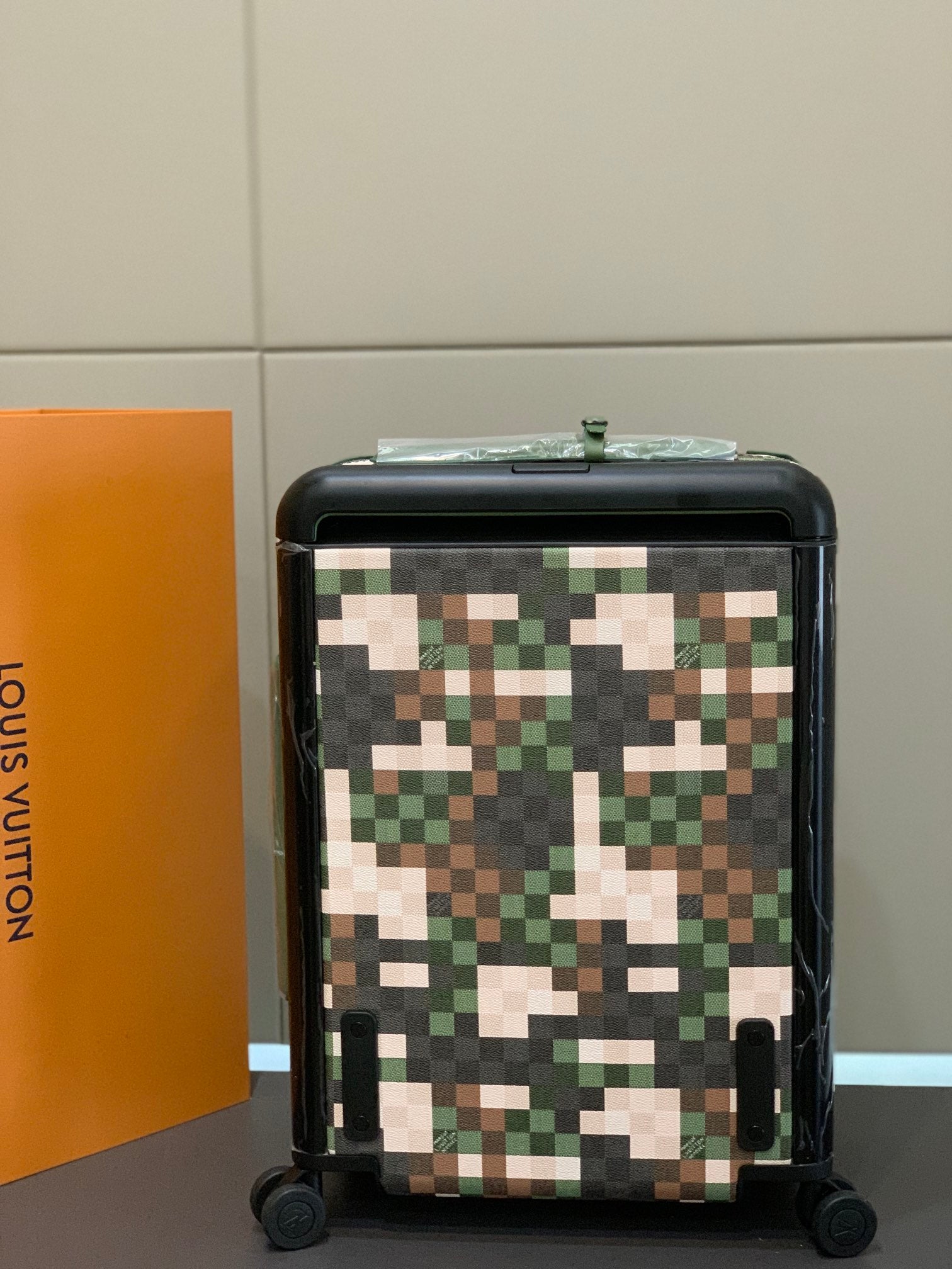 Green Pixelated Camouflage Hardshell Spinner Suitcase