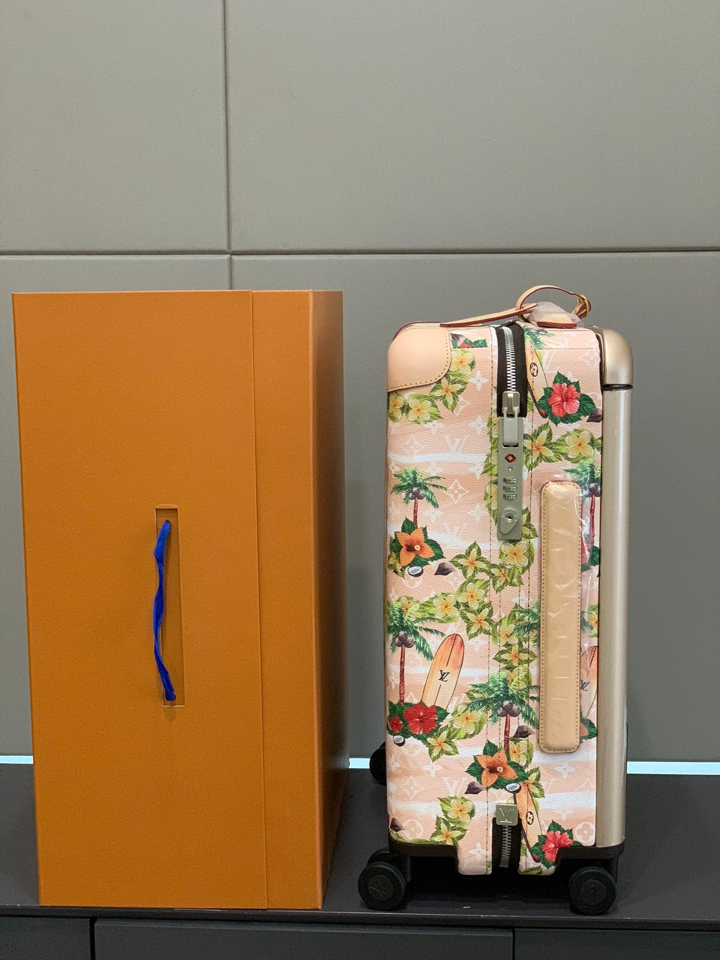 Pink Tropical Palm Tree Print Rolling Suitcase Travel Luggage
