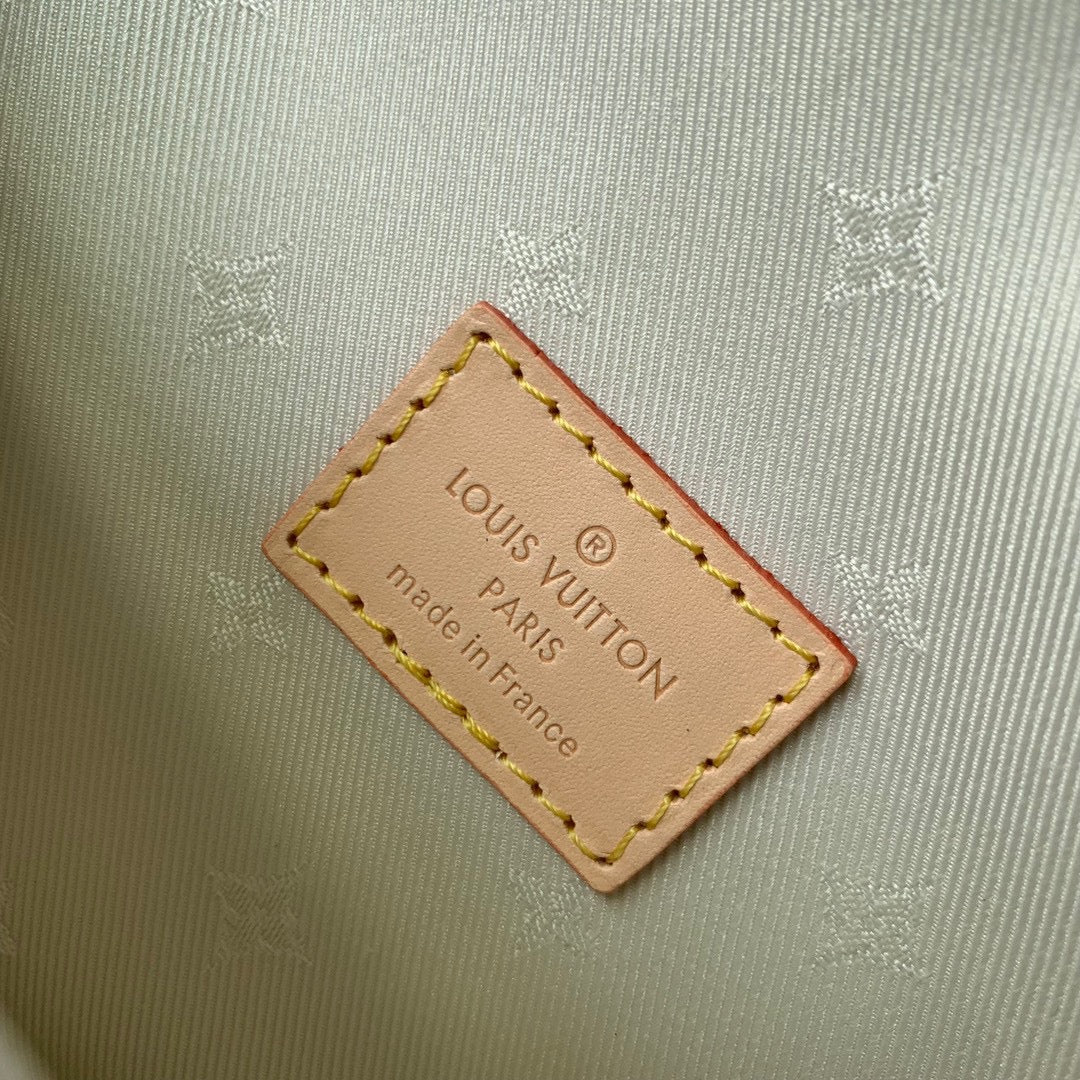 Louis Vuitton Elegant White Monogram Flap Shoulder Bag with Gold Chain
