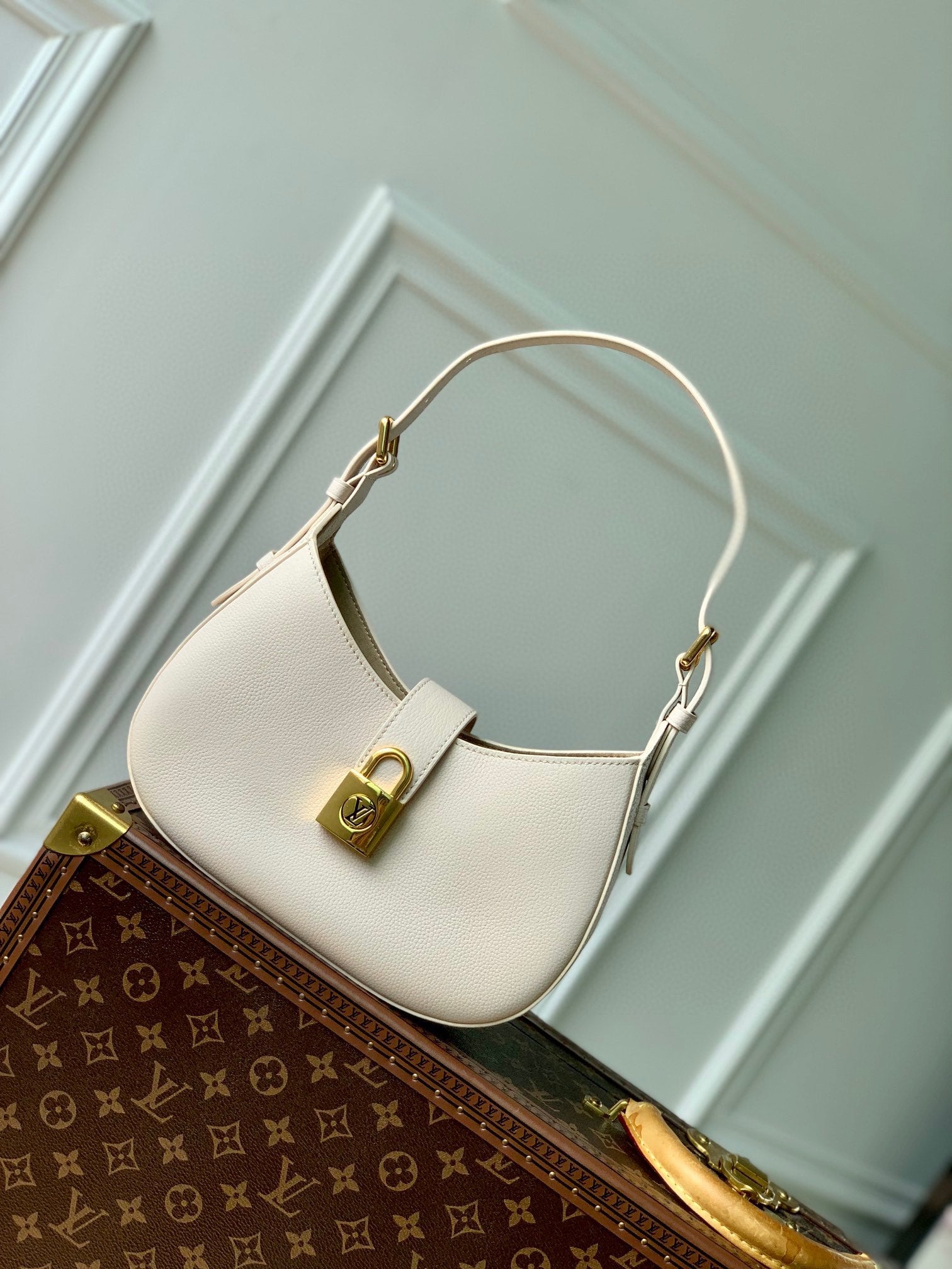 Louis Vuitton Elegant Cream Leather Crescent Shoulder Bag with Gold Lock
