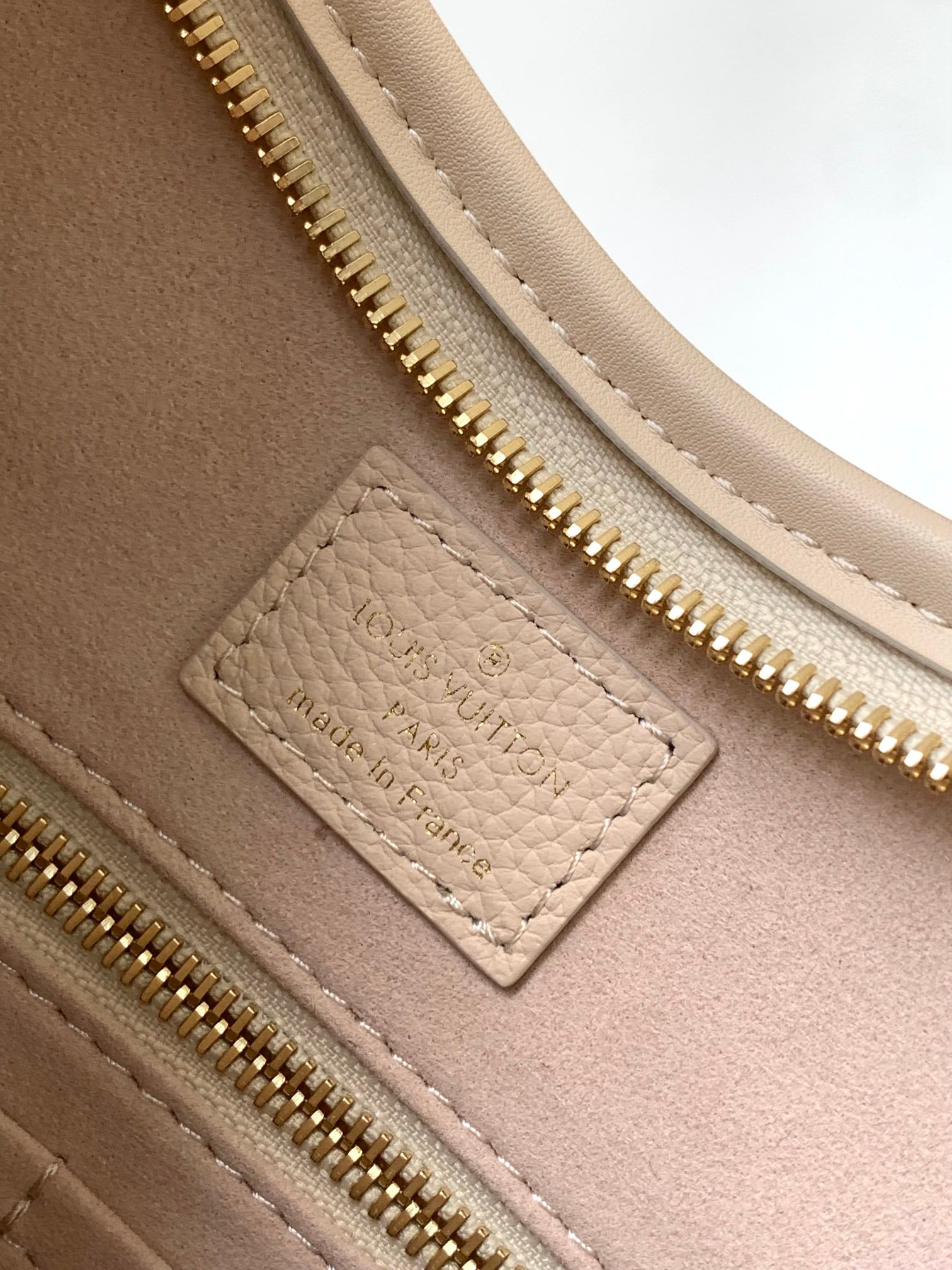 Louis Vuitton Elegant Pastel Pink Monogram Hobo Shoulder Bag for Women