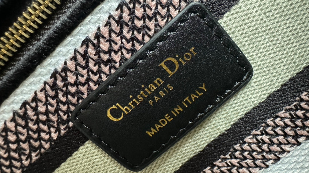Dior Elegant Embroidered Floral Tapestry Handbag with Shoulder Strap