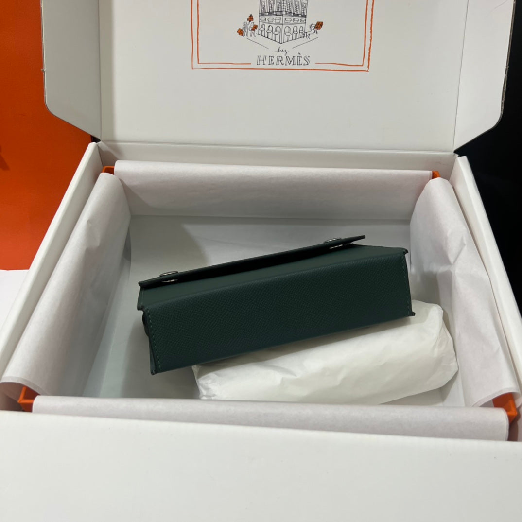 Hermès Click 12 Wallet in Deep Green Leather with Silver-Tone Hardware