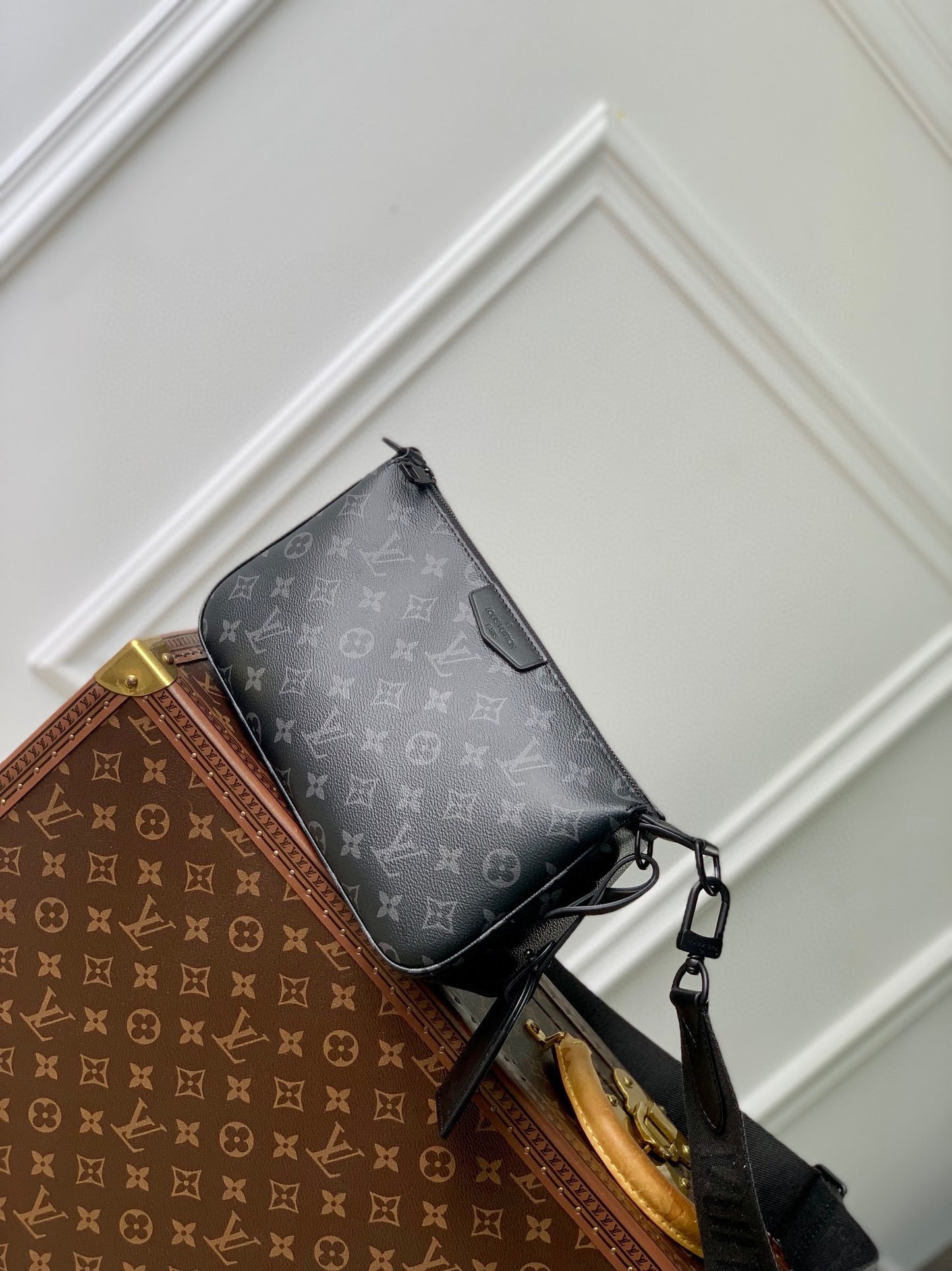 Louis Vuitton Dark Grey Monogram Pattern Canvas Messenger Crossbody Bag