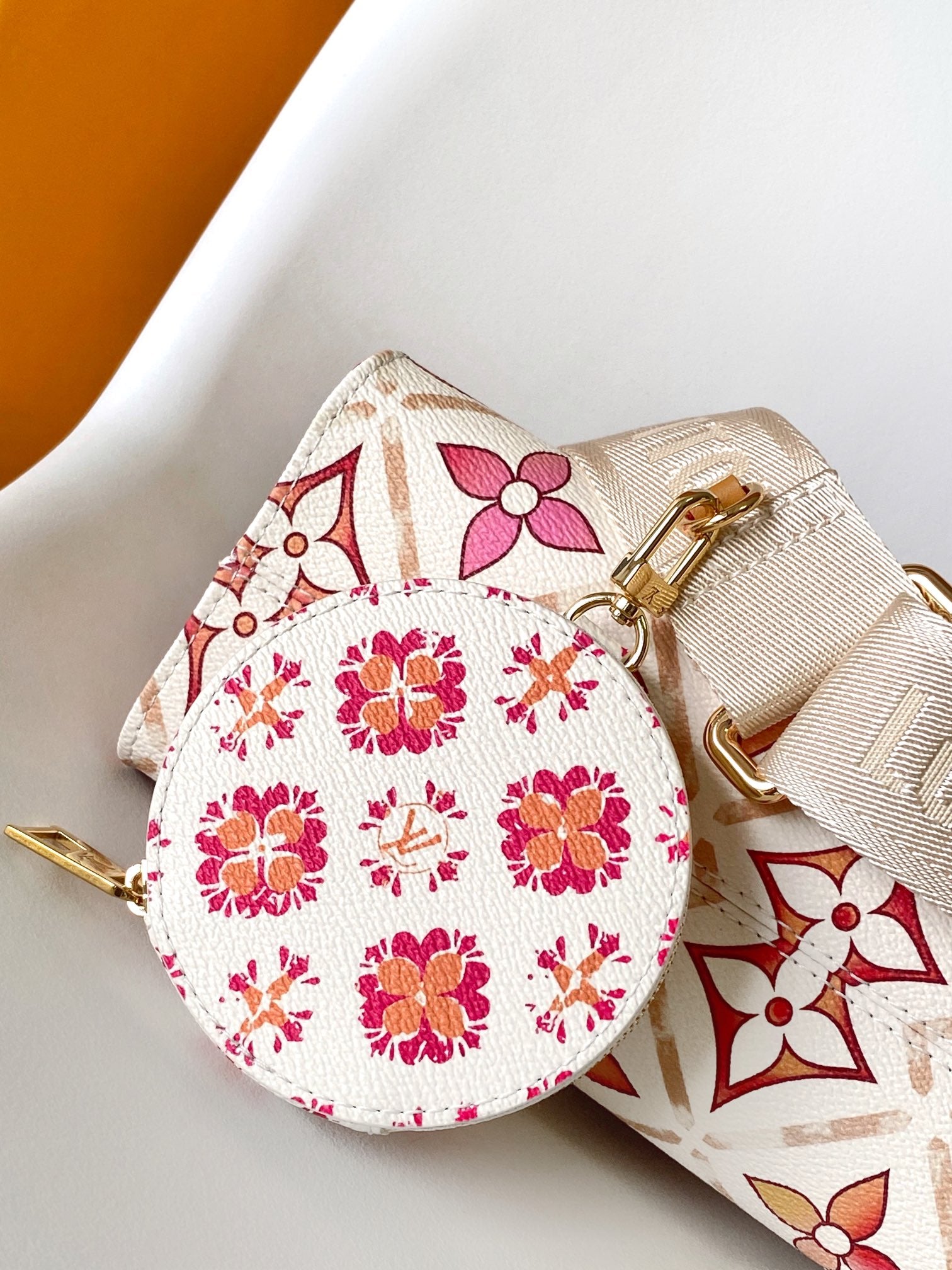 Louis Vuitton Gradient Geometric Floral Print Crossbody Handbag with Coin Purse