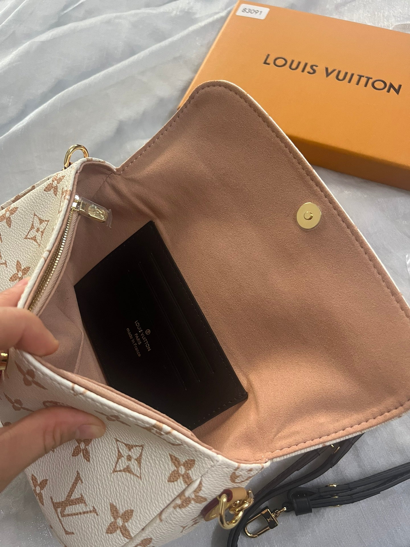 Louis Vuitton Beige Monogram Leather Shoulder Bag with Gold Chain