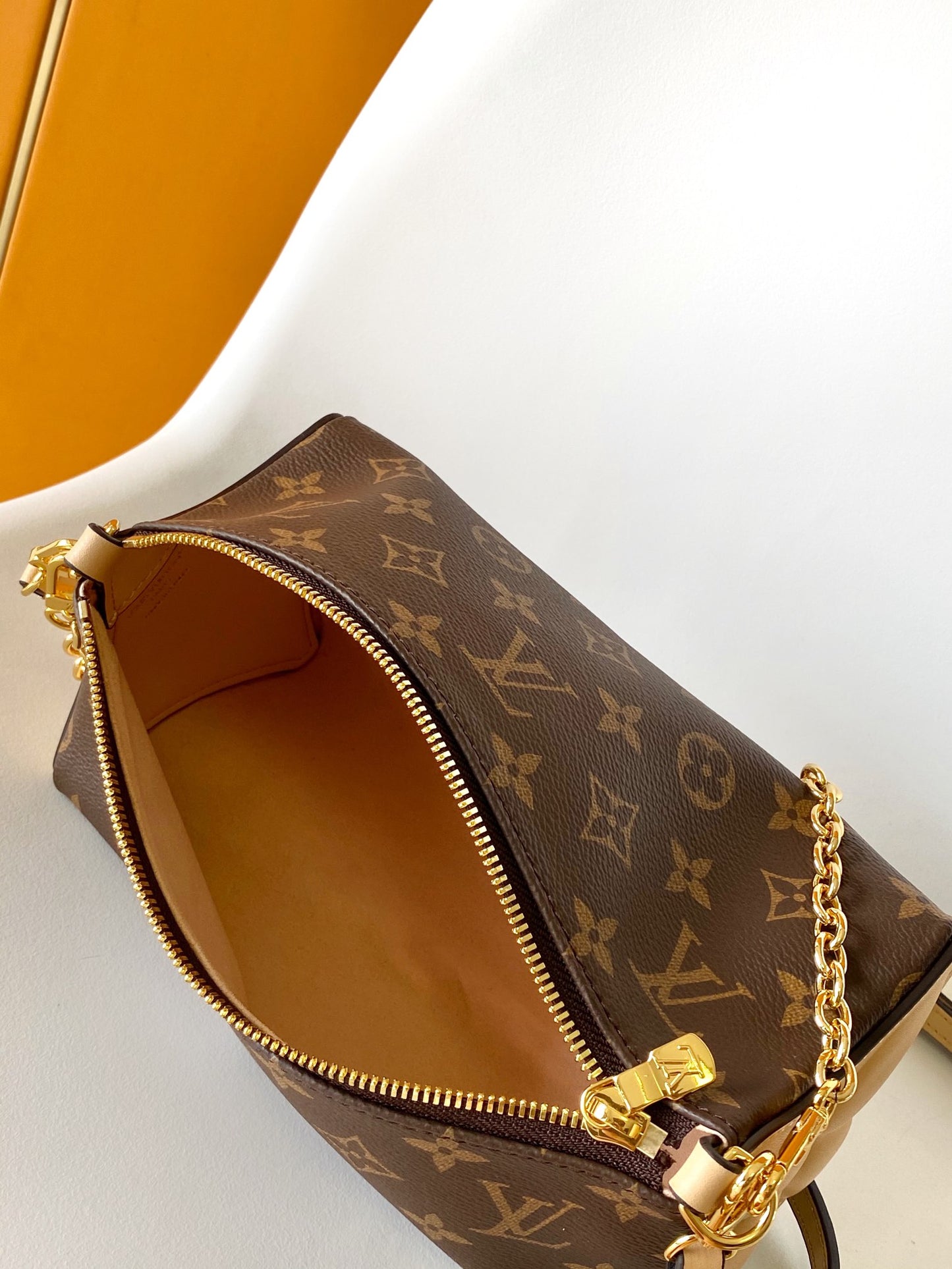 Louis Vuitton Luxury Brown Monogram Geometric Star Crossbody Bag with Chain