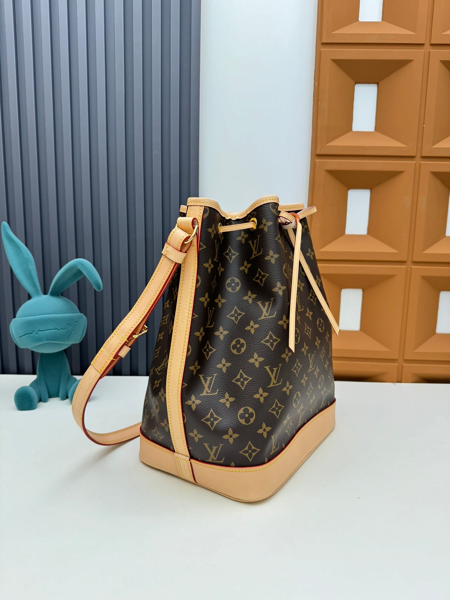 Louis Vuitton Vintage Monogram Pattern Drawstring Bucket Bag with Leather Strap