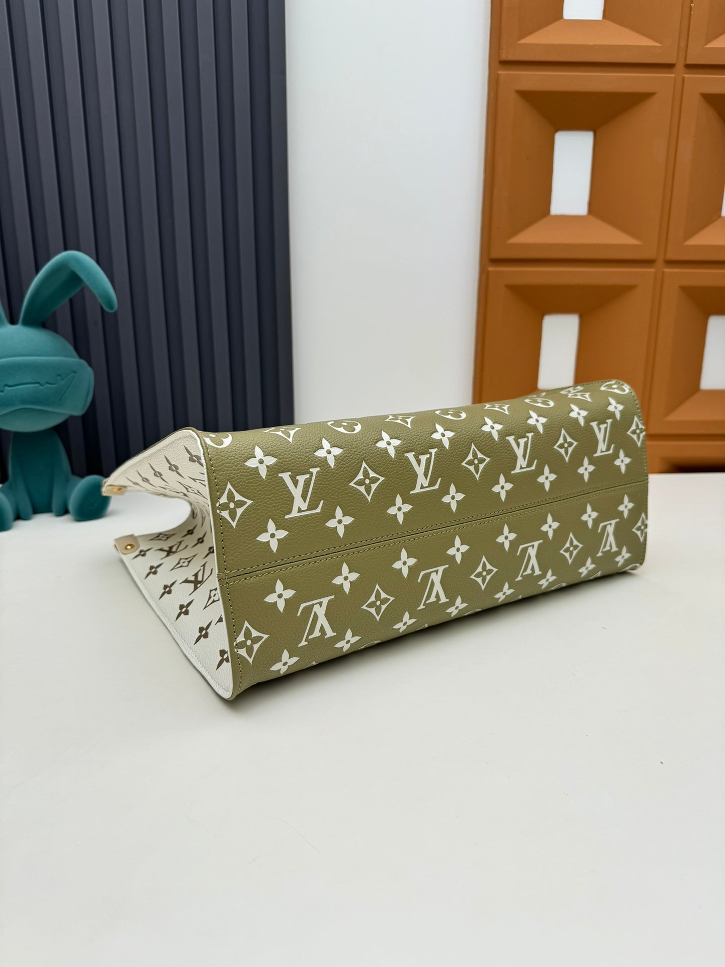 Louis Vuitton OnTheGo MM Monogram Empreinte Giant Leather Tote Bag - Olive & Cream