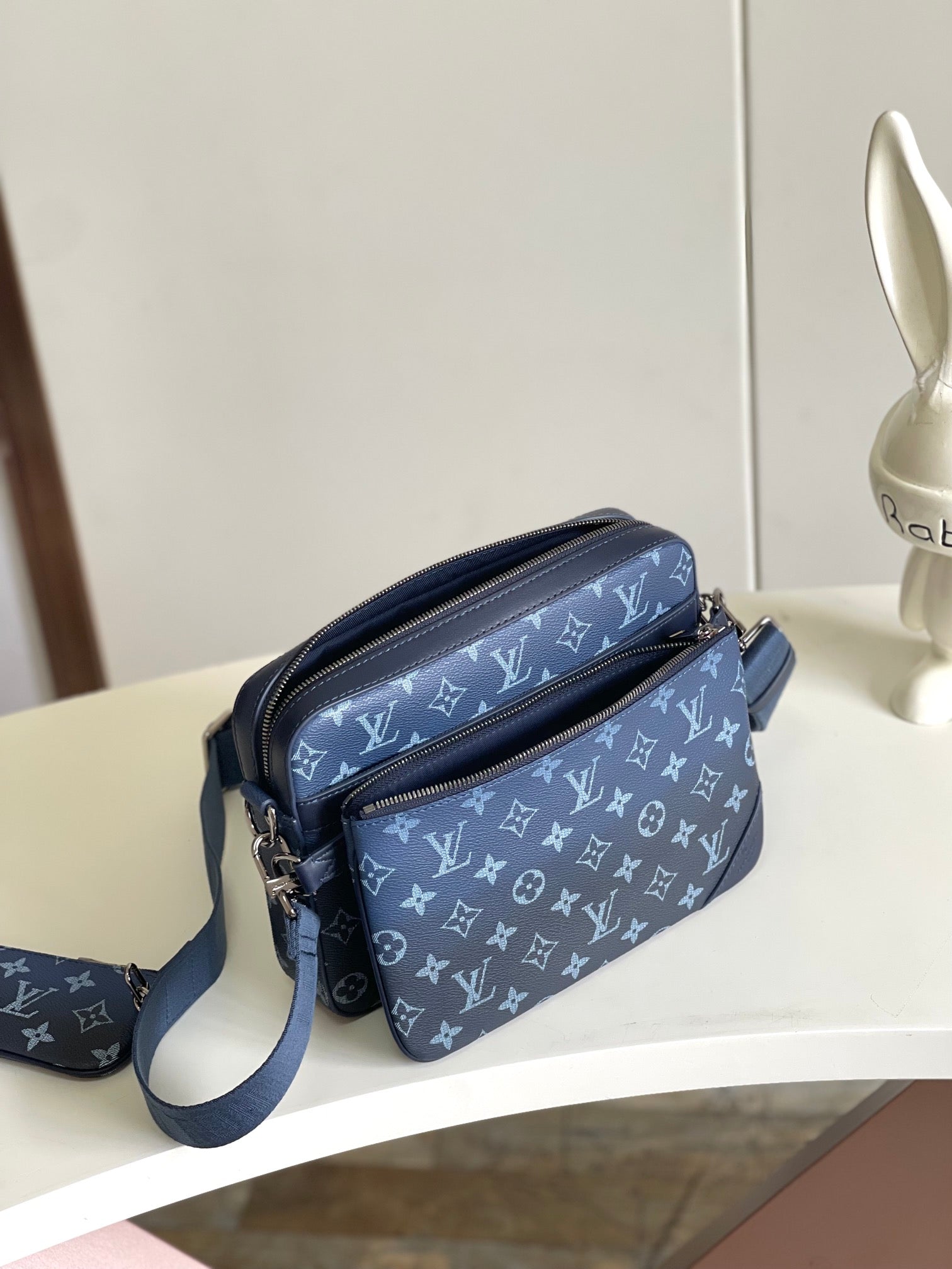Louis Vuitton Blue Monogram Gradient Crossbody Messenger Bag with Detachable Pouch