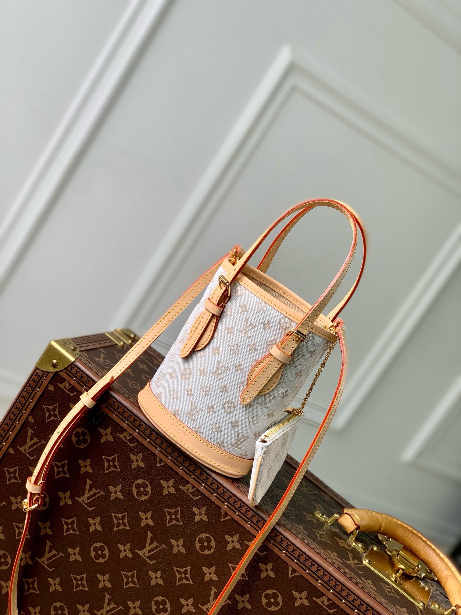 Louis Vuitton Elegant Monogram Pattern Canvas Bucket Bag with Leather Handle