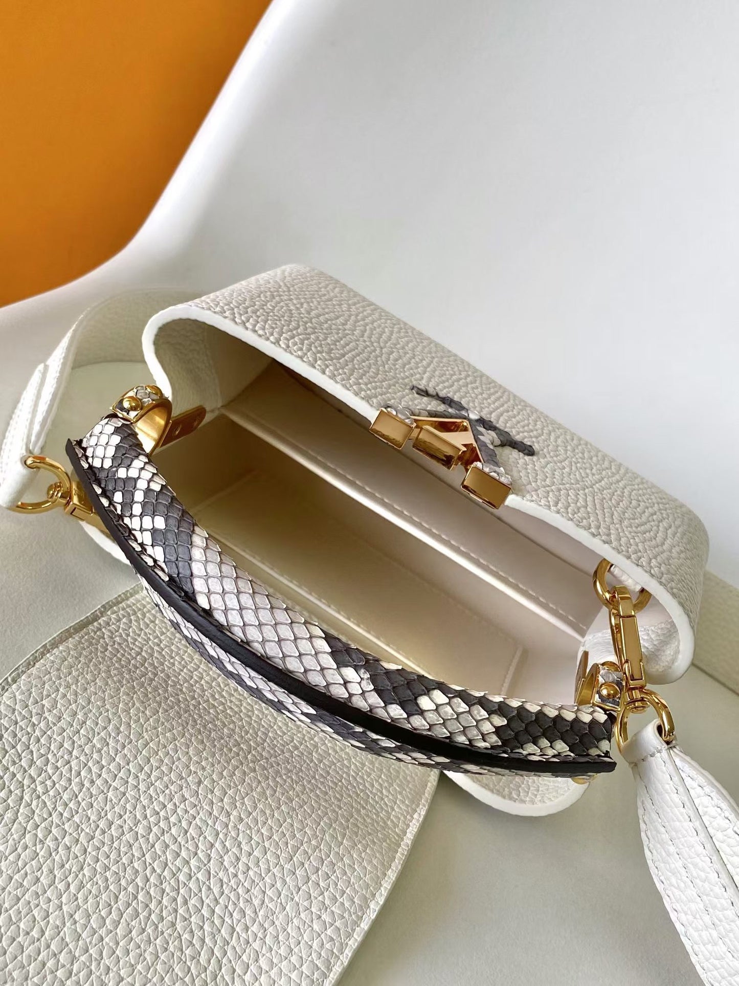 Louis Vuitton White Leather Crossbody Handbag with Leopard Print Handle