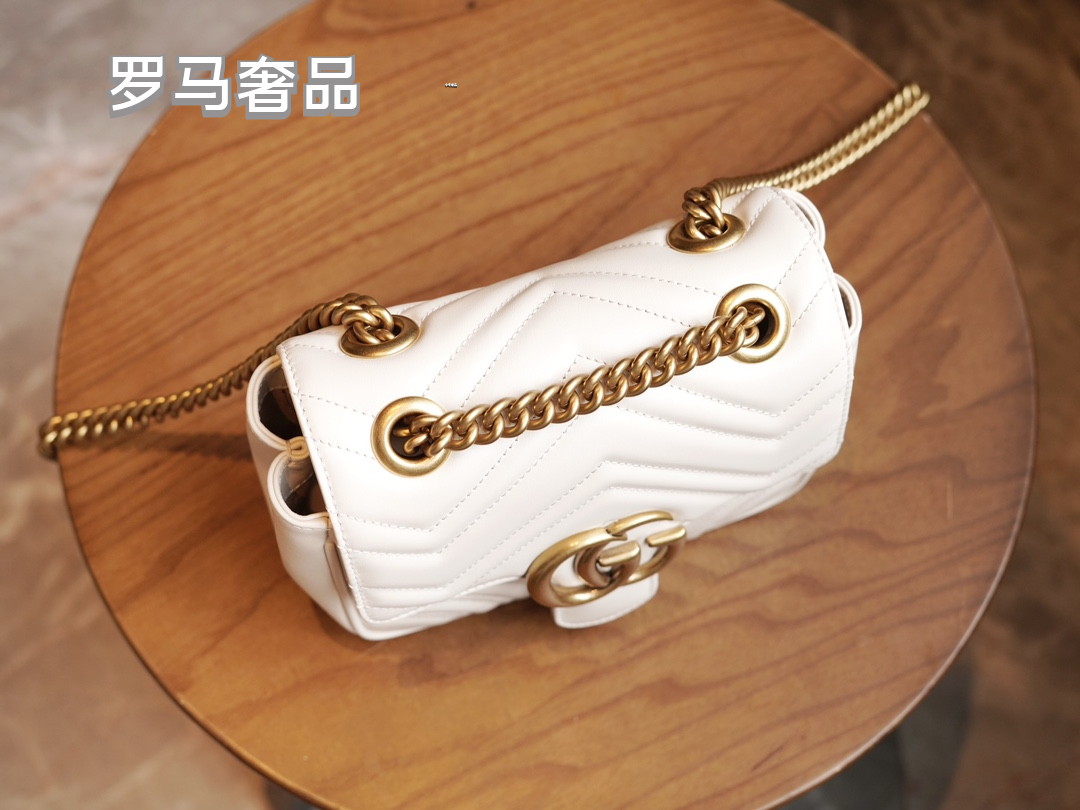 Gucci Elegant Quilted White Leather Shoulder Bag with Gold Chain Strap