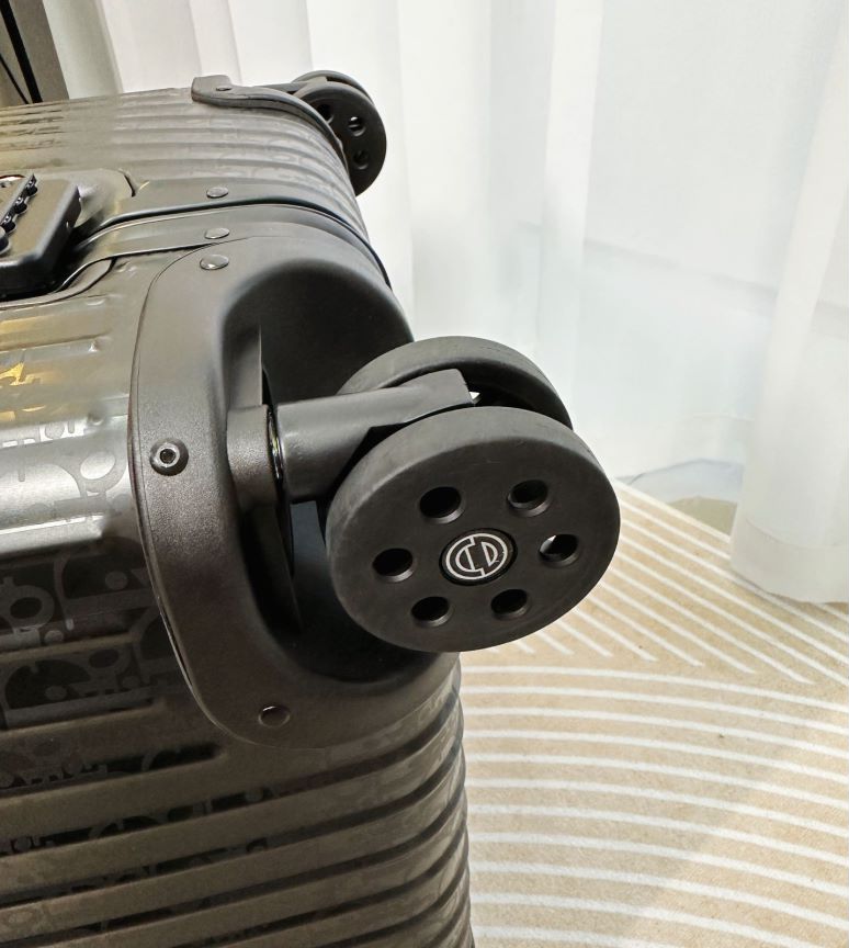 Modern Black Textured Hardside Spinner Luggage with Wheels