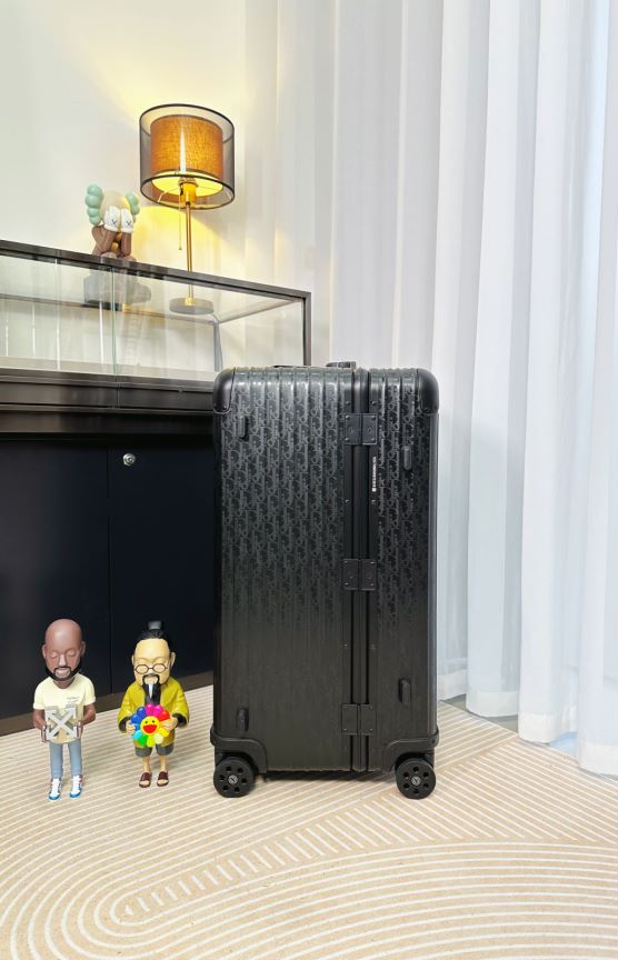 Modern Black Textured Hardside Spinner Luggage with Wheels