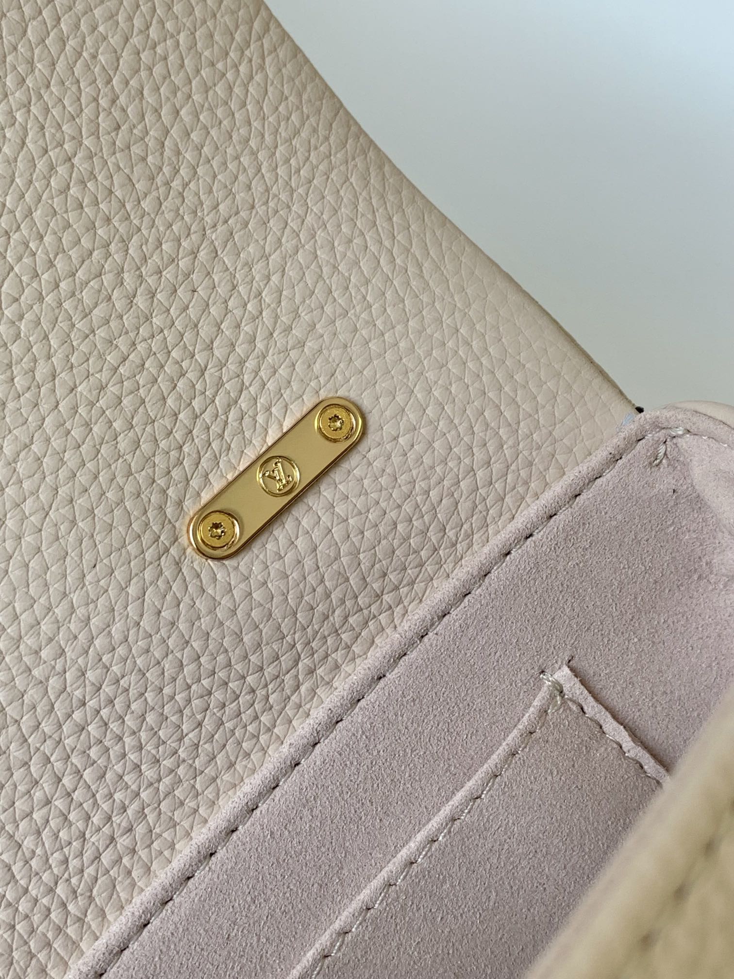Louis Vuitton Elegant Cream Embossed Leather Top Handle Handbag with Shoulder Strap