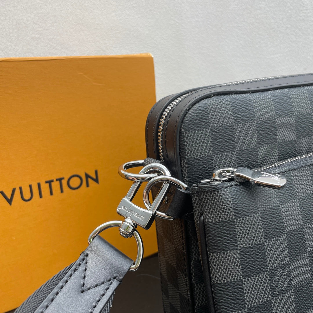 Louis Vuitton Grey Checkerboard Crossbody Messenger Bag with Coin Pouch