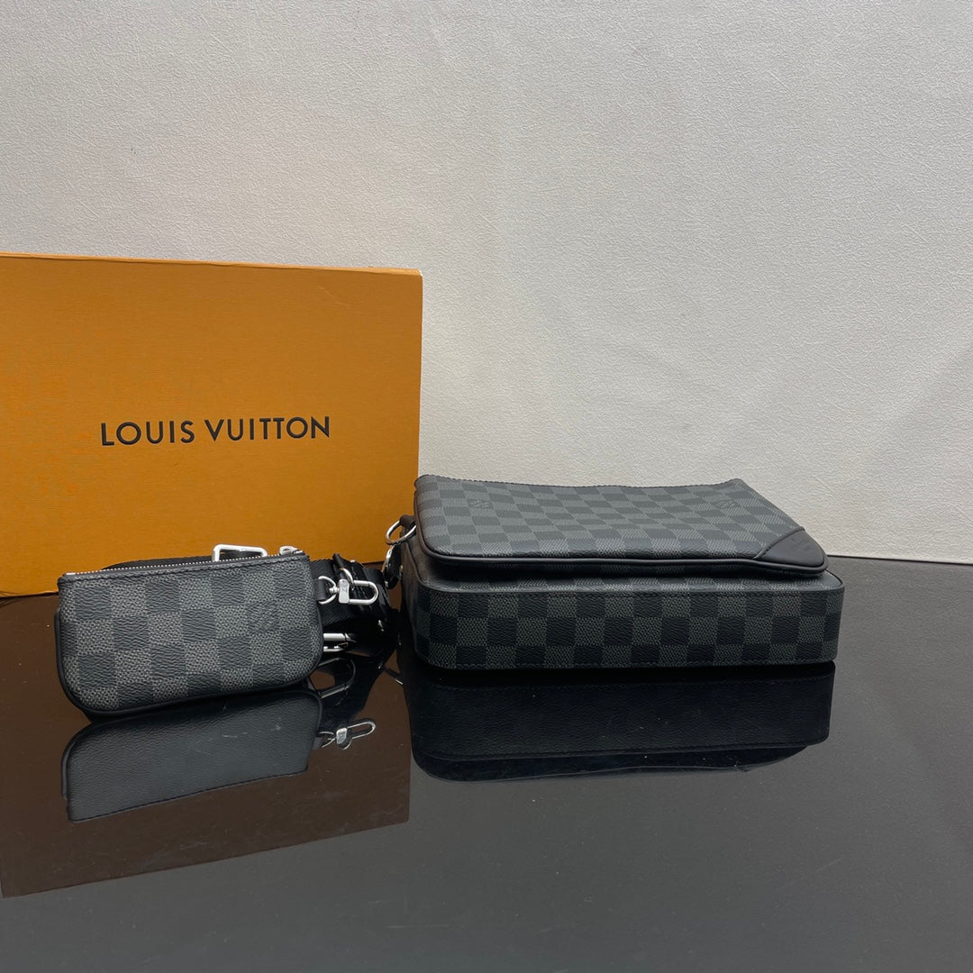 Louis Vuitton Grey Checkerboard Crossbody Messenger Bag with Coin Pouch