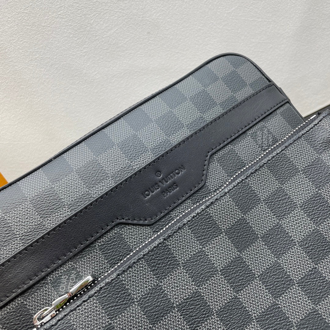 Louis Vuitton Grey Checkerboard Crossbody Messenger Bag with Coin Pouch