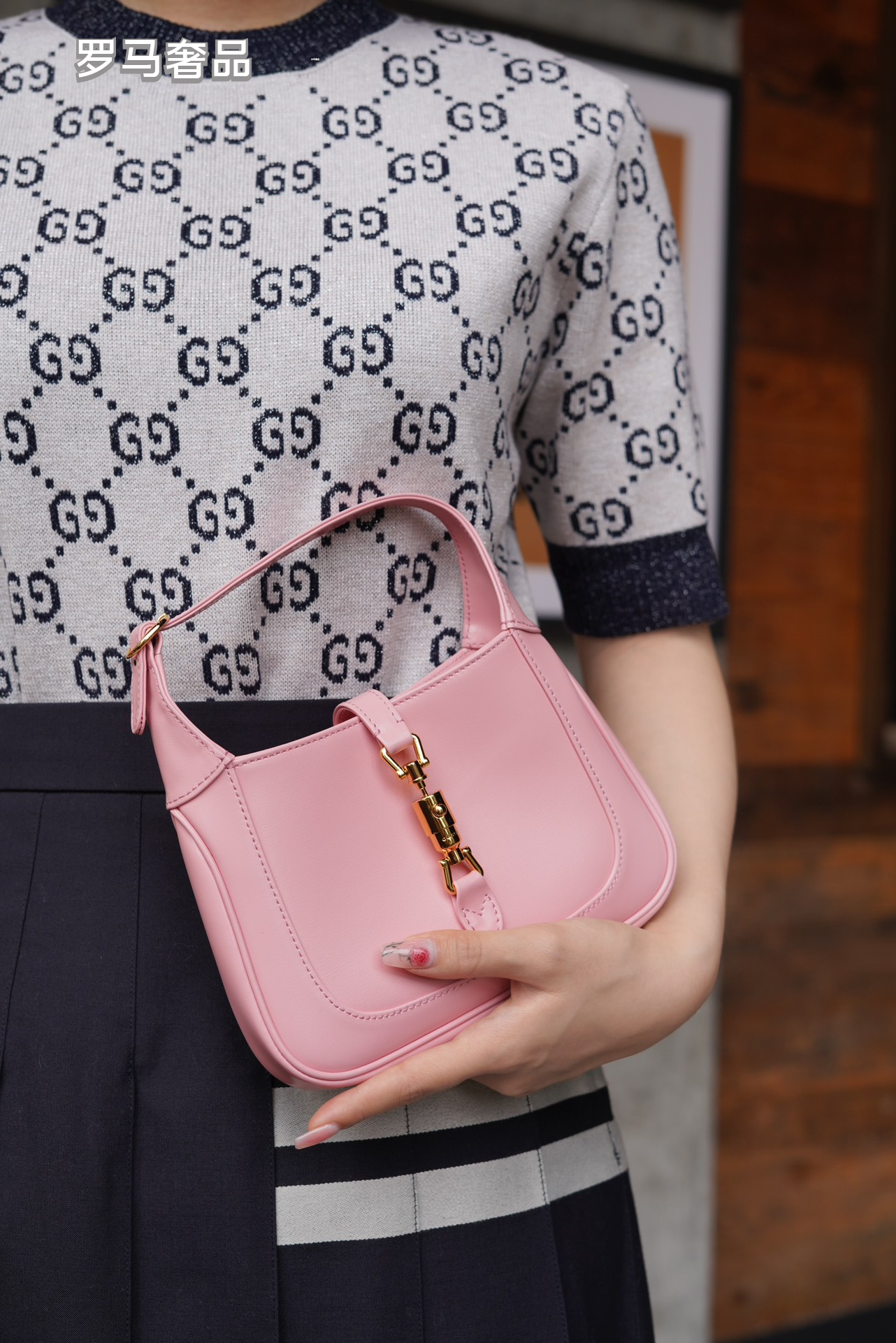 Gucci Vintage Pink Leather Hobo Shoulder Bag with Gold Metal Clasp
