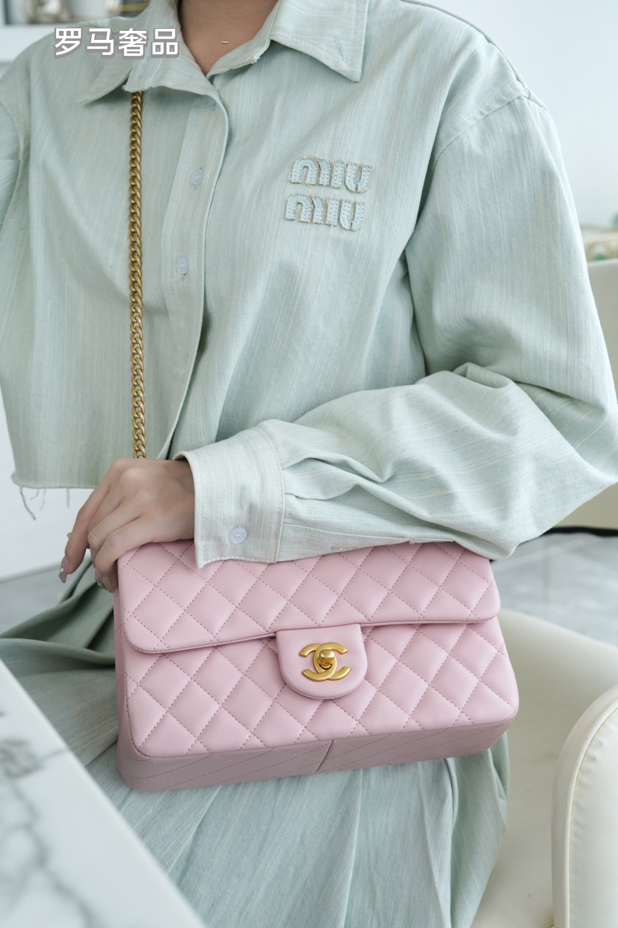 Pink Quilted Flap Bag with Gold-Tone Chain and Logo - Blue Tanzon