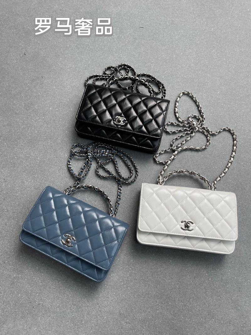Luxury Quilted Leather Crossbody Bag with Chain Strap - Classic Designer Style Flap Bag
