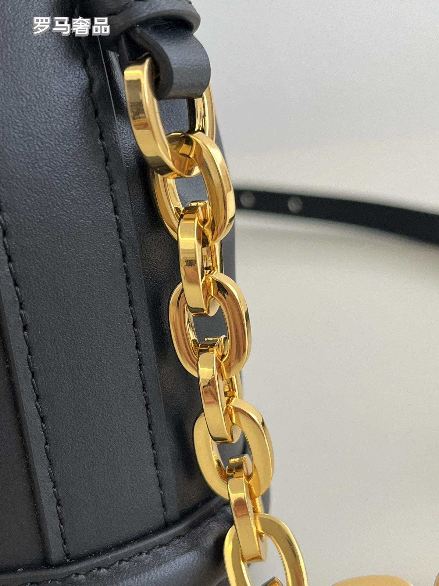 Dior Elegant Cream Leather Bucket Crossbody Bag with Gold Chain