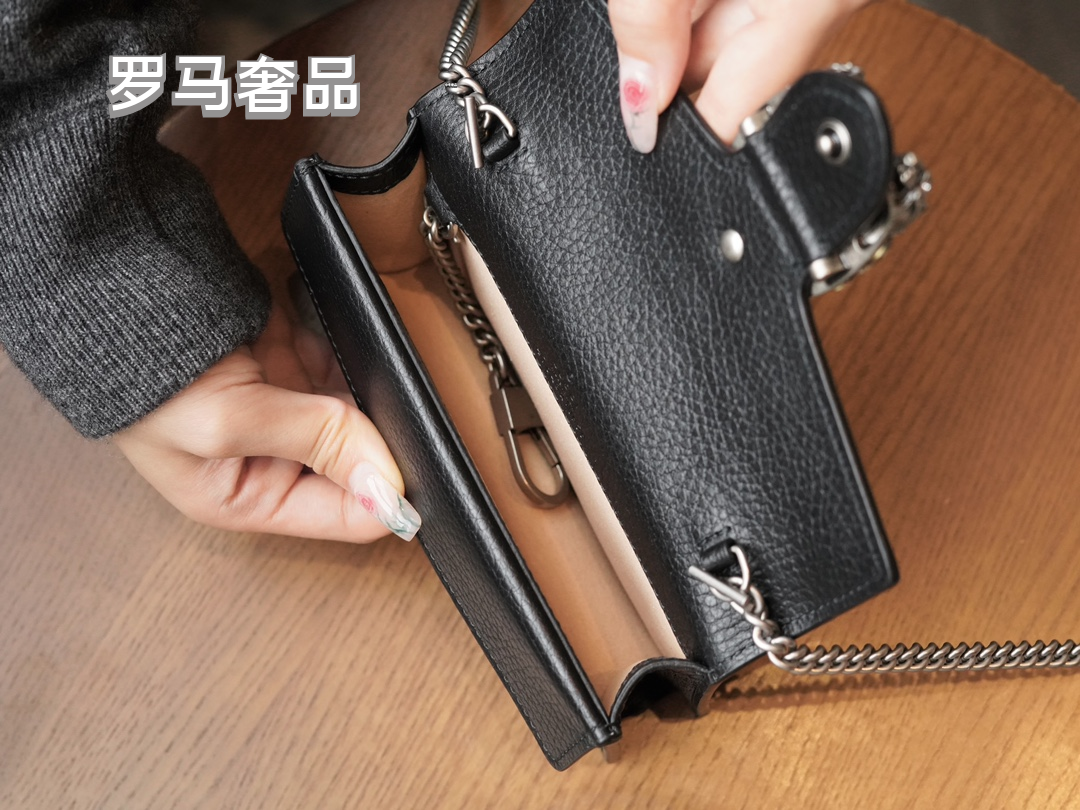 Gucci Black Textured Leather Chain Shoulder Bag with Tiger Head Buckle