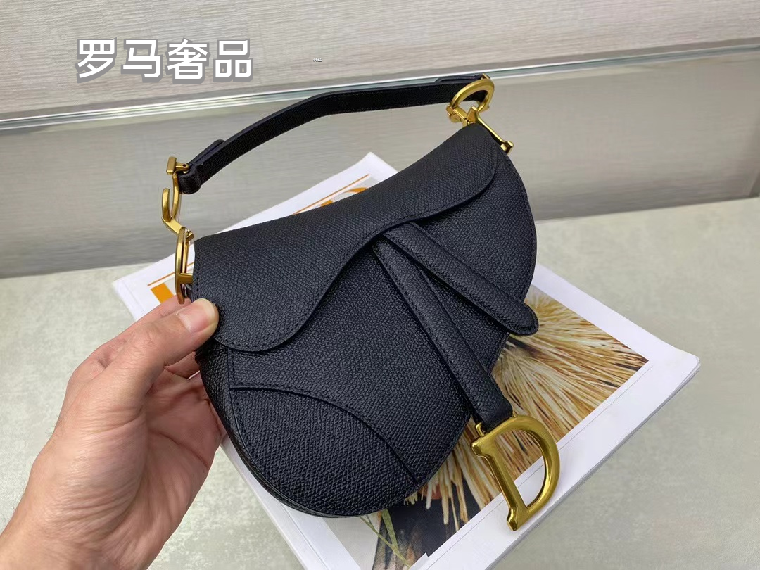 Dior Elegant White Leather Saddle Bag Classic Asymmetric Shoulder Purse