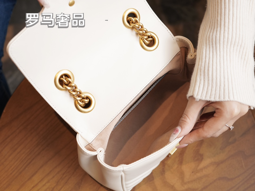 Gucci Elegant Quilted White Leather Shoulder Bag with Gold Chain Strap