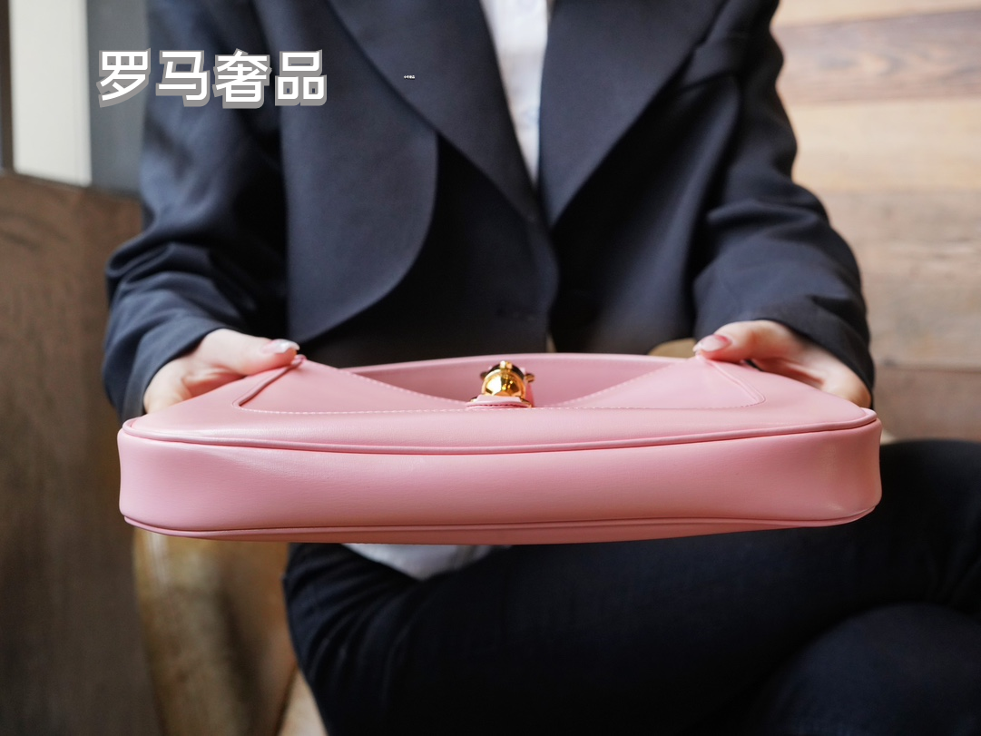 Gucci Vintage Pink Leather Hobo Shoulder Bag with Gold Metal Clasp